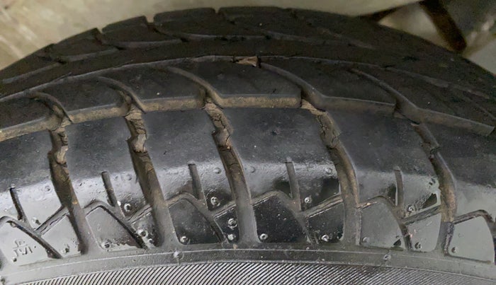 2015 Maruti Wagon R 1.0 LXI, Petrol, Manual, 24,414 km, Left Front Tyre Tread