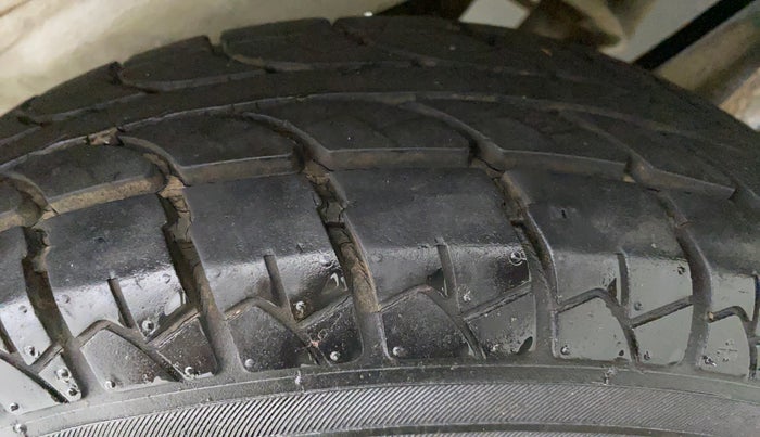 2015 Maruti Wagon R 1.0 LXI, Petrol, Manual, 24,414 km, Left Rear Tyre Tread