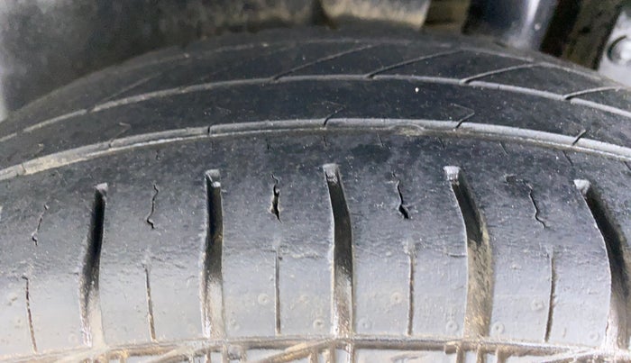 2013 Maruti Swift VXI D, Petrol, Manual, 56,705 km, Left Rear Tyre Tread