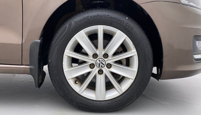 2015 Volkswagen Vento HIGHLINE PETROL, Petrol, Manual, 70,950 km, Right Front Wheel
