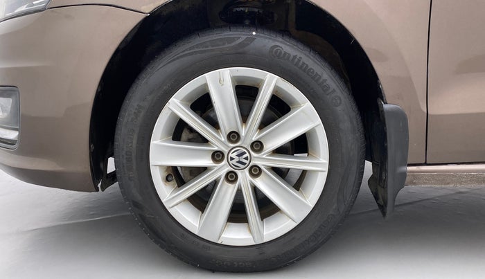 2015 Volkswagen Vento HIGHLINE PETROL, Petrol, Manual, 70,950 km, Left Front Wheel