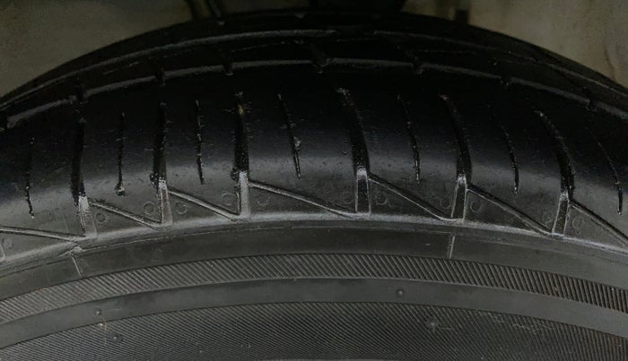 2020 Maruti Alto VXI, Petrol, Manual, 8,853 km, Left Front Tyre Tread