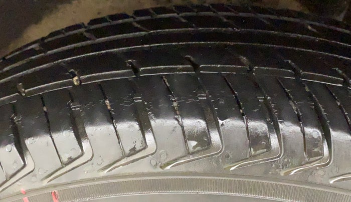 2018 Datsun Redi Go T (O), CNG, Manual, 39,594 km, Left Rear Tyre Tread