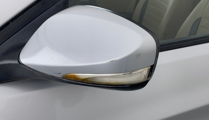 2017 Hyundai Verna 1.6 SX VTVT AT, Petrol, Automatic, 61,747 km, Left rear-view mirror - Indicator light not working