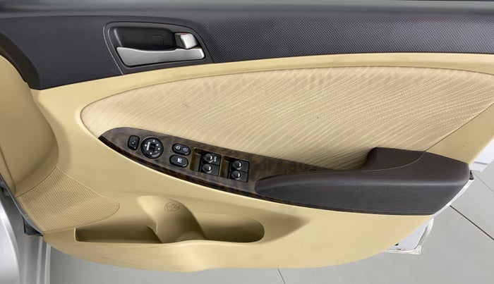 2017 Hyundai Verna 1.6 SX VTVT AT, Petrol, Automatic, 61,747 km, Driver Side Door Panels Control
