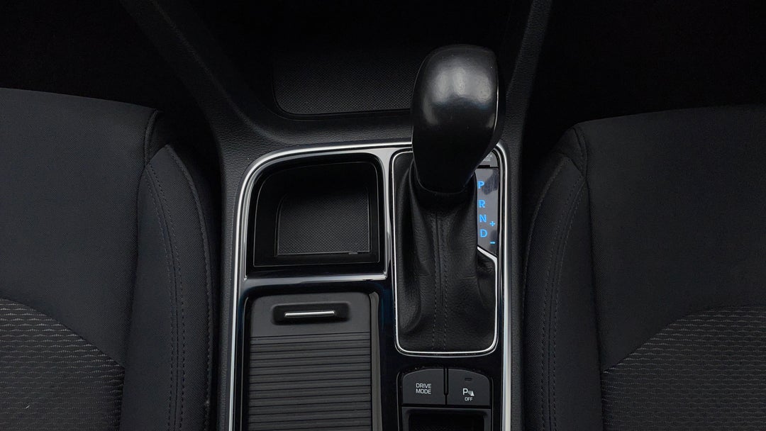 2018 Hyundai Sonata Active, Automatic, 108925 km, Gear Lever 