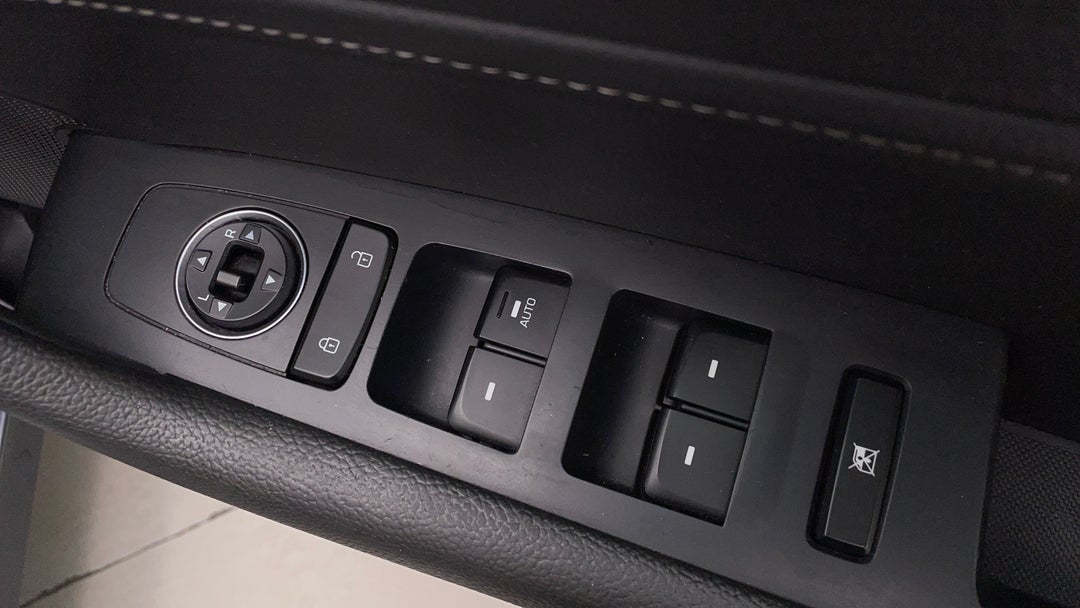 2018 Hyundai Sonata Active, Automatic, 108925 km, Drivers Side Door Panel Controls