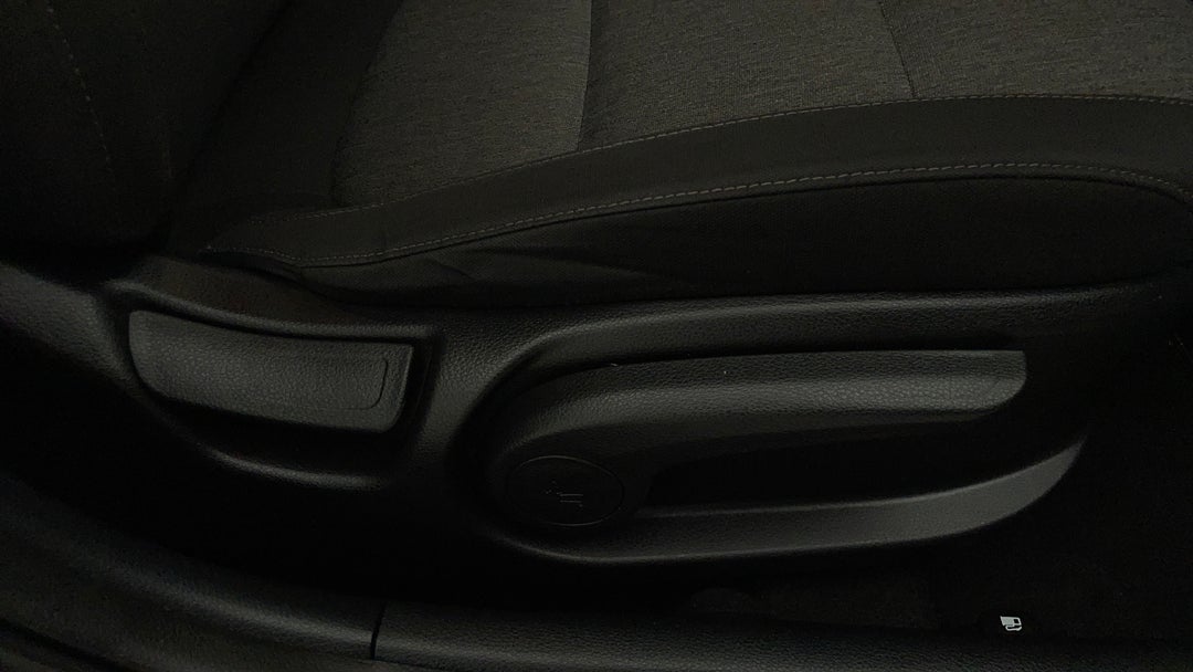 2022 Kia Stonic S, Automatic, 56342 km, Drivers Side Adjustment Panel