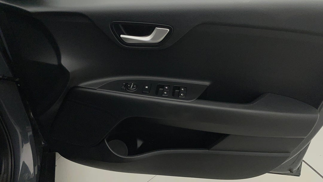 2022 Kia Stonic S, Automatic, 56342 km, Speaker View