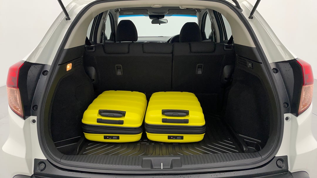 2016 Honda HR-V Vti-s, Automatic, 33171 km, Boot Inside View with Luggage