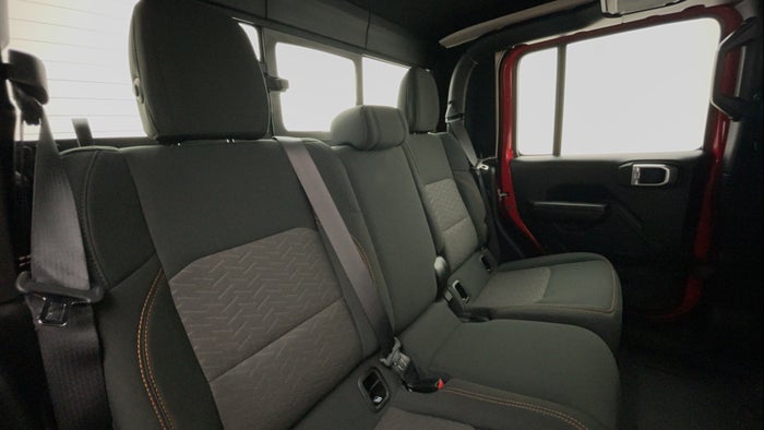 JEEP GLADIATOR-Right Side Door Cabin View