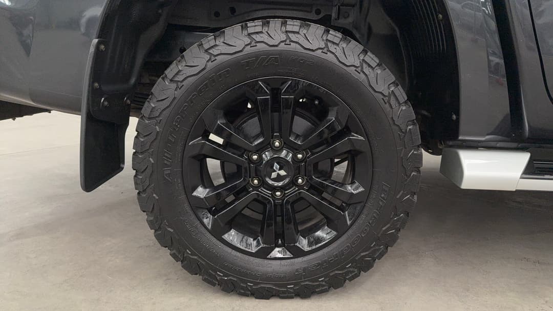 2022 Mitsubishi Triton Glx-r (4x4), Automatic, 37568 km, Right Rear Wheel