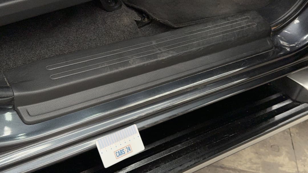 2022 Mitsubishi Triton Glx-r (4x4), Automatic, 37568 km, Door Sills Front RHS Scratch