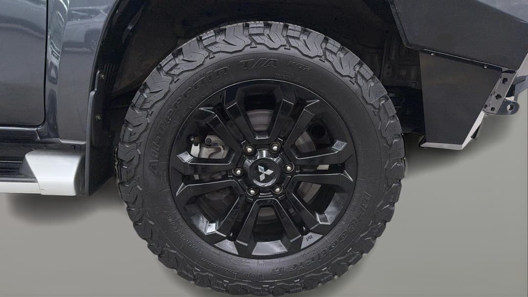 2022 Mitsubishi Triton Glx-r (4x4), Automatic, 37568 km, Right Front Wheel