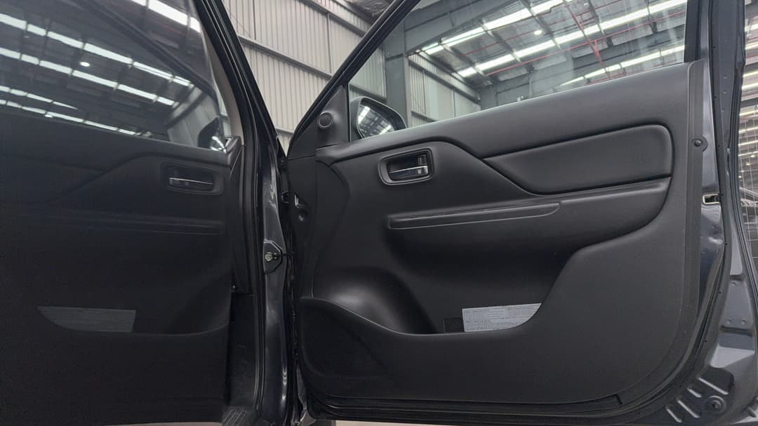 2022 Mitsubishi Triton Glx-r (4x4), Automatic, 37568 km, Speaker View