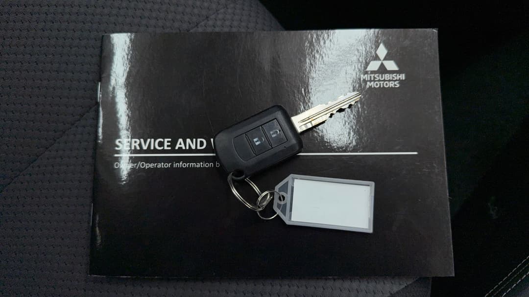2022 Mitsubishi Triton Glx-r (4x4), Automatic, 37568 km, Key Close-up