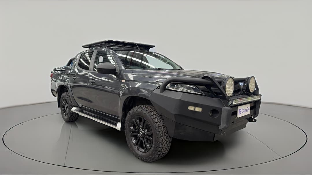 2022 Mitsubishi Triton Glx-r (4x4), Automatic, 37568 km, Right Front Diagonal (45- Degree) View