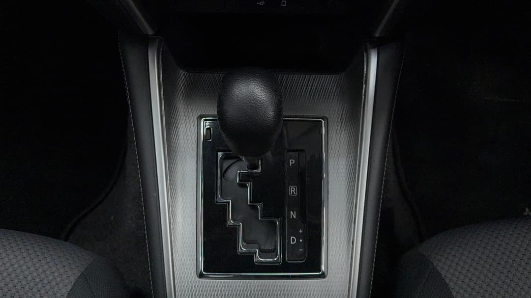 2022 Mitsubishi Triton Glx-r (4x4), Automatic, 37568 km, Gear Lever 