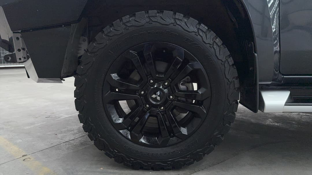 2022 Mitsubishi Triton Glx-r (4x4), Automatic, 37568 km, Left Front Wheel