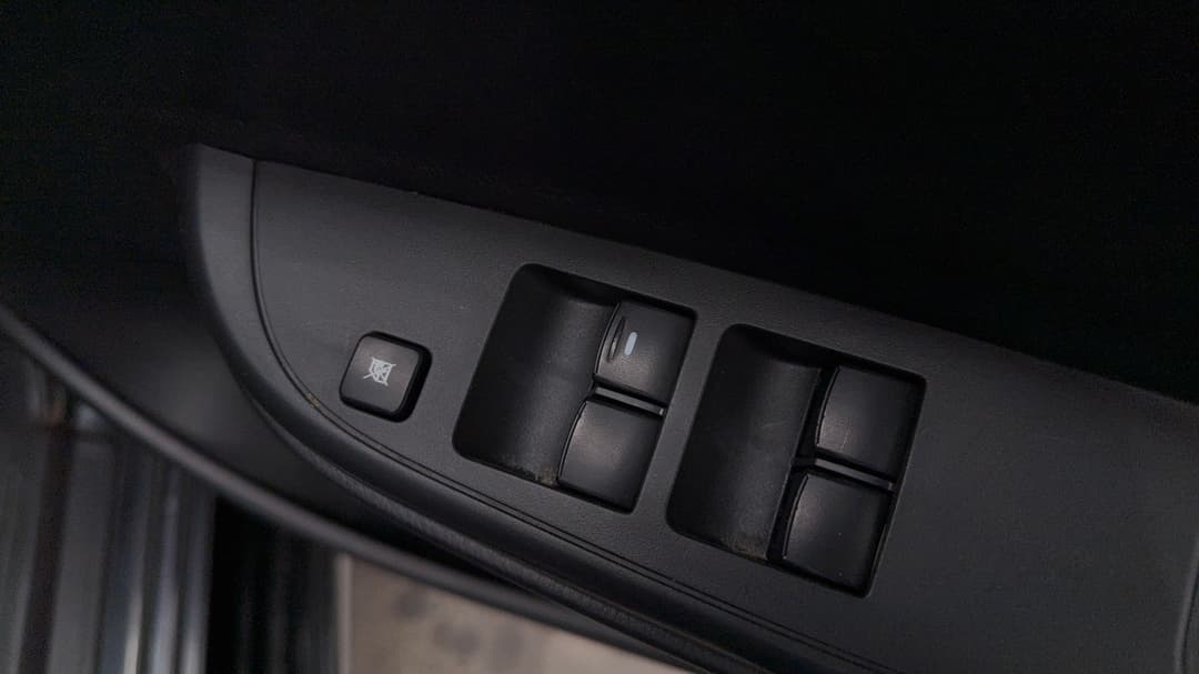 2022 Mitsubishi Triton Glx-r (4x4), Automatic, 37568 km, Drivers Side Door Panel Controls