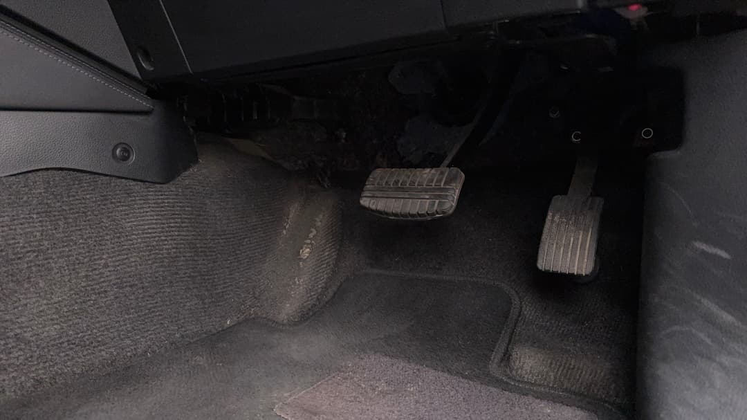 2022 Mitsubishi Triton Glx-r (4x4), Automatic, 37568 km, Pedals and Footmat