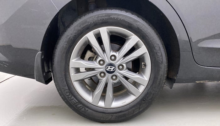 2017 Hyundai New Elantra 2.0 SX(O) AT PETROL, Petrol, Automatic, 61,739 km, Right Rear Wheel