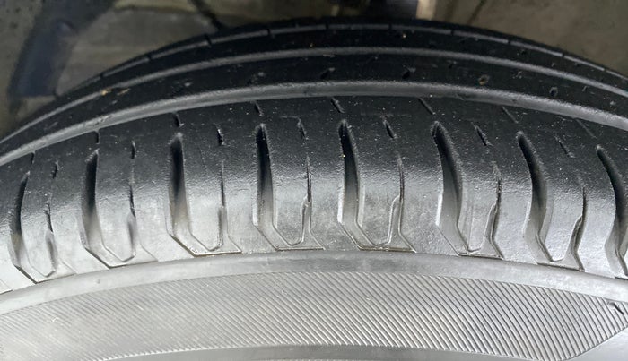 2017 Maruti Dzire VXI, Petrol, Manual, 27,678 km, Left Front Tyre Tread