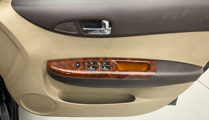 2010 Hyundai i20 MAGNA 1.2, Petrol, Manual, 85,194 km, Driver Side Door Panels Control