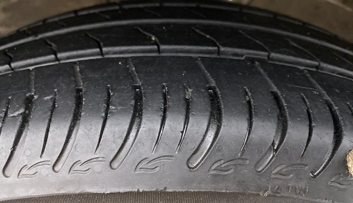 2021 Maruti S PRESSO VXI CNG, CNG, Manual, 50,404 km, Left Front Tyre Tread
