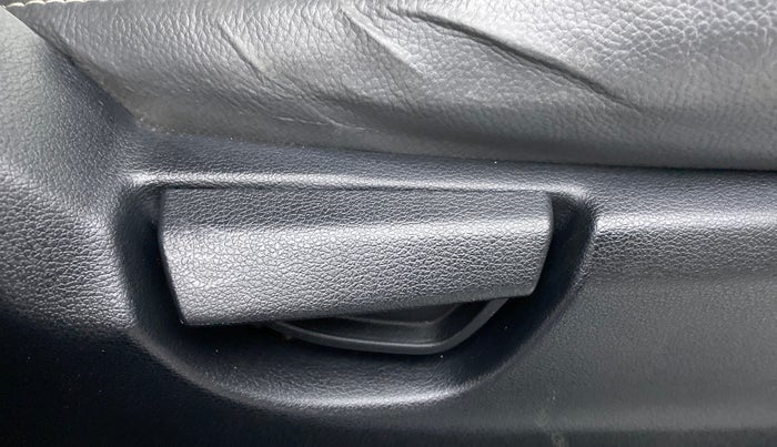 2018 Hyundai NEW SANTRO 1.1 SPORTZ MT CNG, CNG, Manual, 73,520 km, Driver Side Adjustment Panel