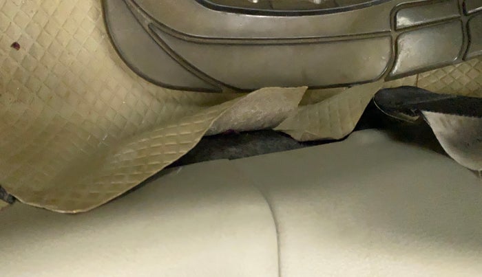 2015 Maruti Celerio VXI AMT, Petrol, Automatic, 1,16,265 km, Flooring - Carpet is minor damage