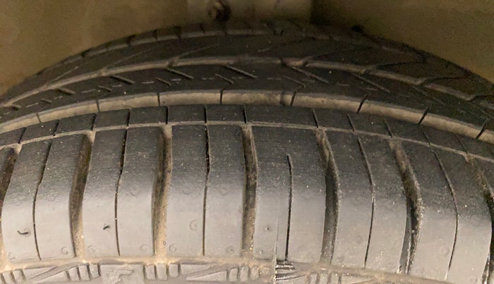 2015 Maruti Celerio VXI AMT, Petrol, Automatic, 1,16,265 km, Right Front Tyre Tread