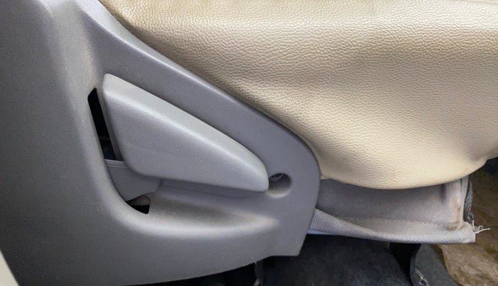 2014 Datsun Go T, Petrol, Manual, 61,184 km, Driver Side Adjustment Panel