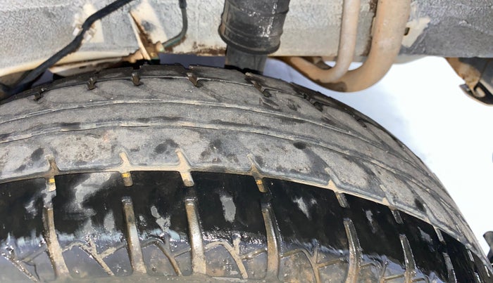 2014 Datsun Go T, Petrol, Manual, 61,184 km, Left Rear Tyre Tread