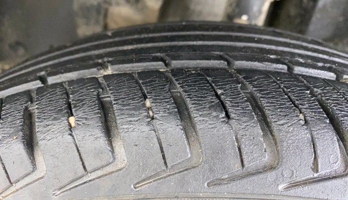 2018 Renault Kwid RXL, Petrol, Manual, 48,195 km, Left Front Tyre Tread