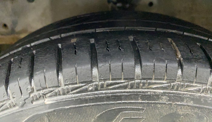 2018 Hyundai Eon ERA PLUS, Petrol, Manual, 51,864 km, Left Front Tyre Tread