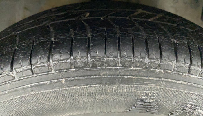 2018 Hyundai Eon ERA PLUS, Petrol, Manual, 51,864 km, Right Front Tyre Tread
