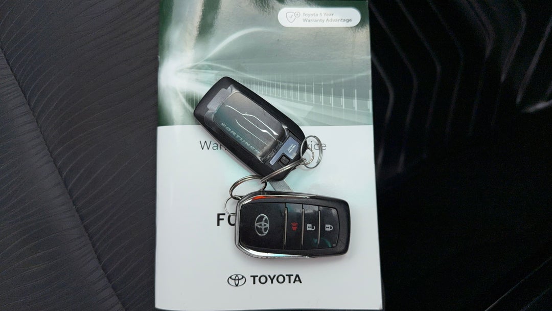 2022 Toyota Fortuner Gx, Automatic, 98033 km, Key Close-up