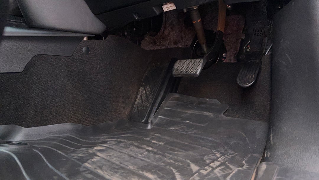 2022 Toyota Fortuner Gx, Automatic, 98033 km, Pedals and Footmat