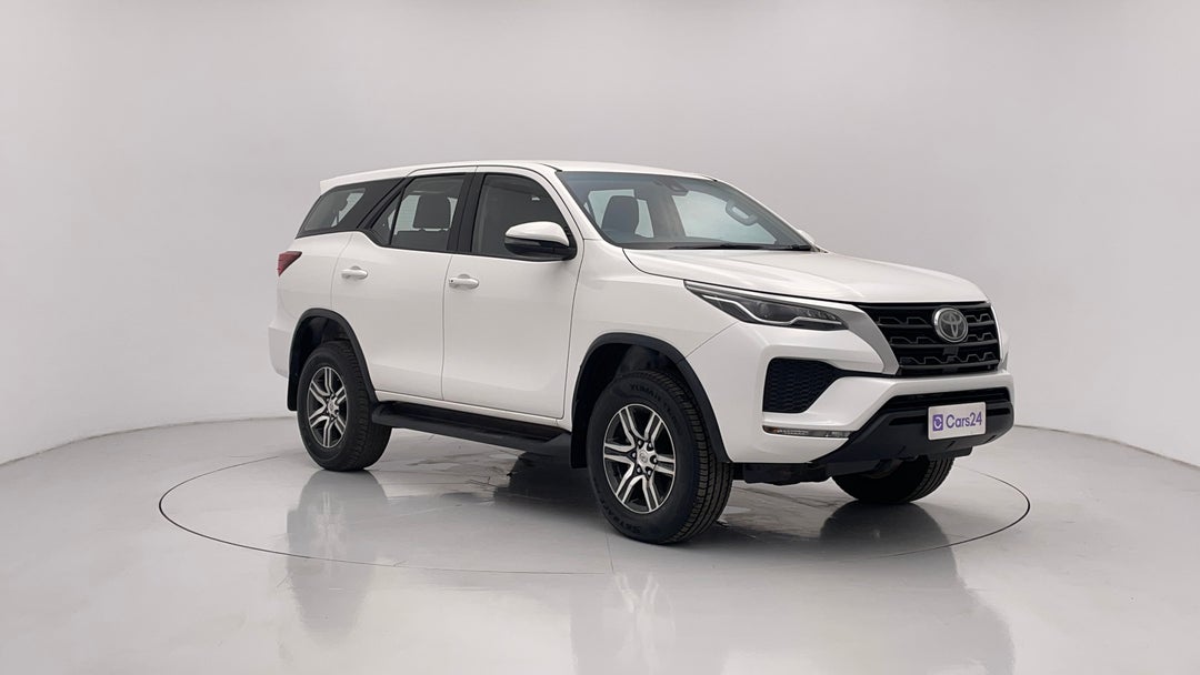 2022 Toyota Fortuner Gx, Automatic, 98033 km, Right Front Diagonal (45- Degree) View