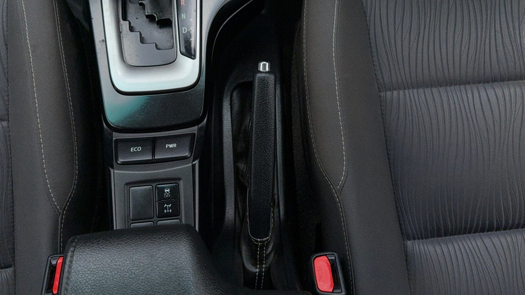 2022 Toyota Fortuner Gx, Automatic, 98033 km, Handbrake