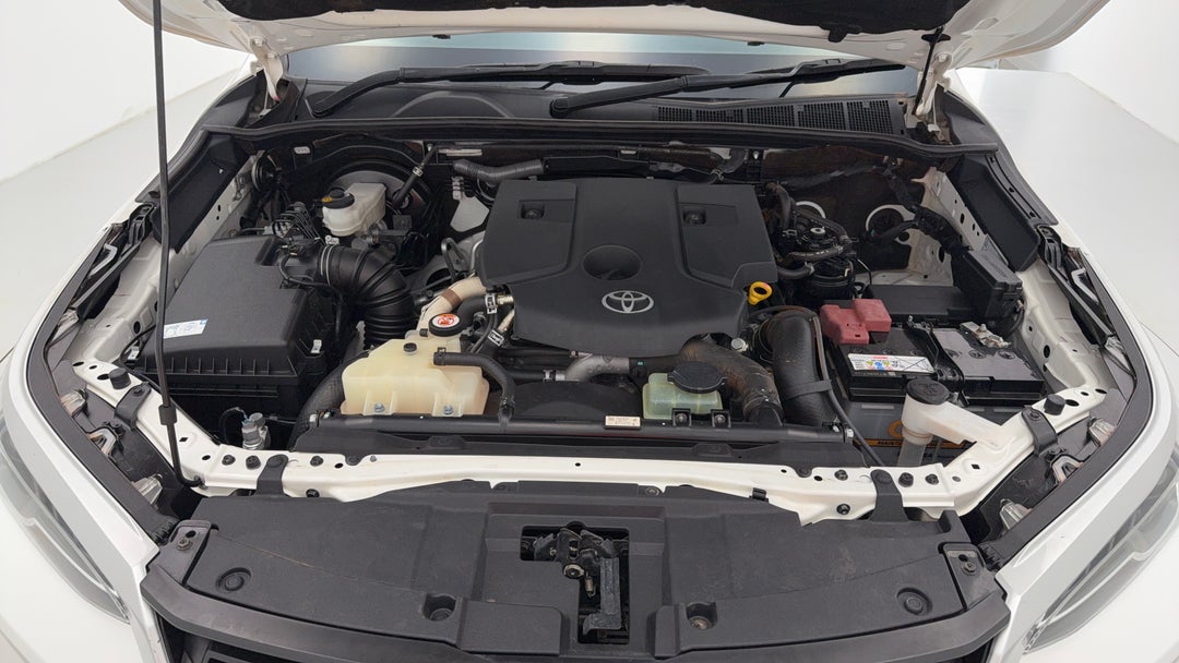 2022 Toyota Fortuner Gx, Automatic, 98033 km, Open Bonnet (Engine)