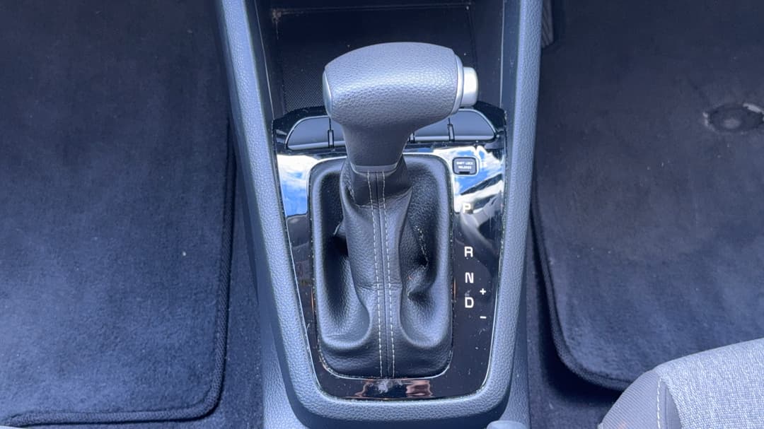 2022 Kia Stonic S, Automatic, 61661 km, Gear Lever 