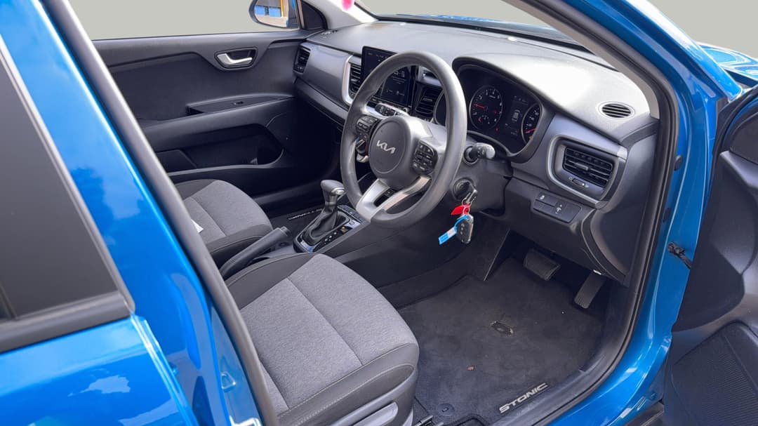 2022 Kia Stonic S, Automatic, 61661 km, Right Side Front Door Cabin View