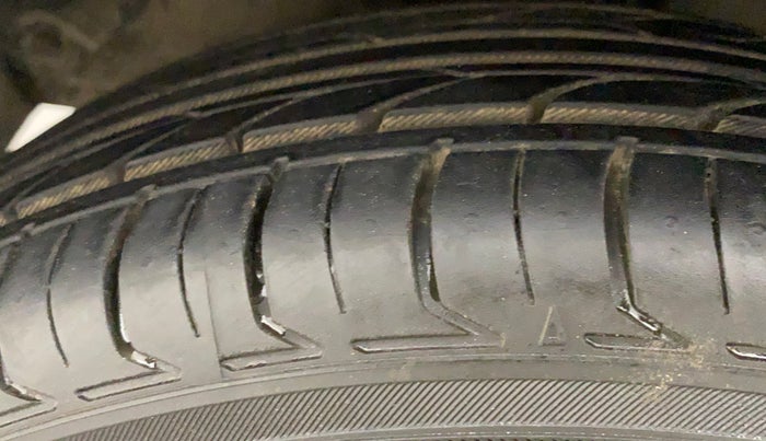 2014 Hyundai Xcent S 1.2, Petrol, Manual, 24,478 km, Left Front Tyre Tread