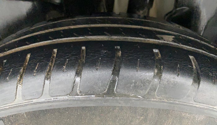 2019 Maruti Swift LXI D, Petrol, Manual, 38,321 km, Left Rear Tyre Tread