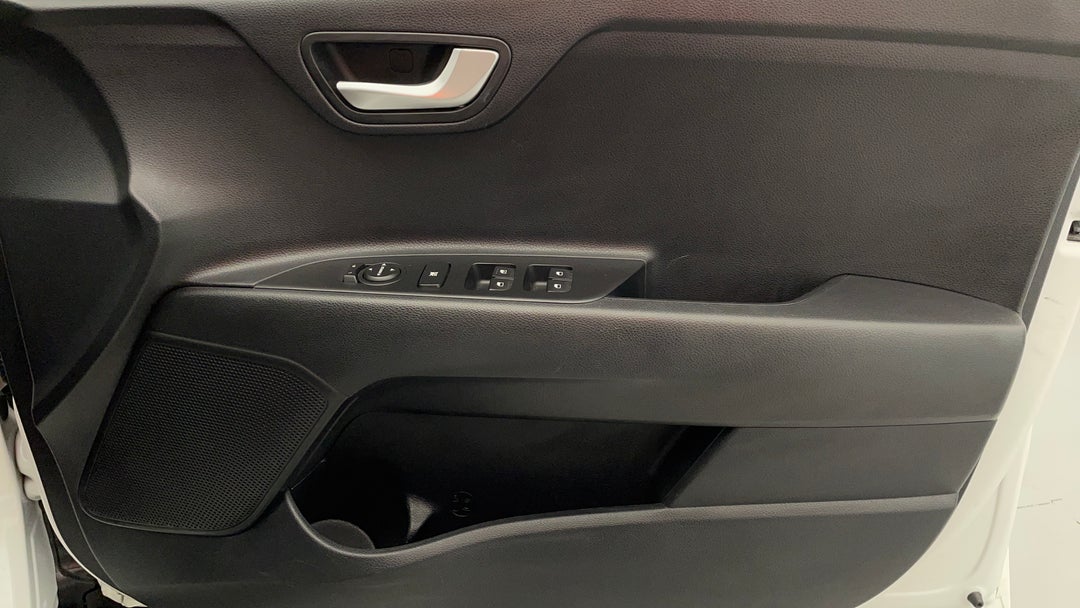 2023 Kia Stonic S, Automatic, 15587 km, Speaker View