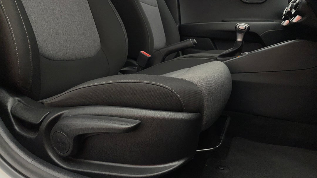 2023 Kia Stonic S, Automatic, 15587 km, Drivers Side Adjustment Panel