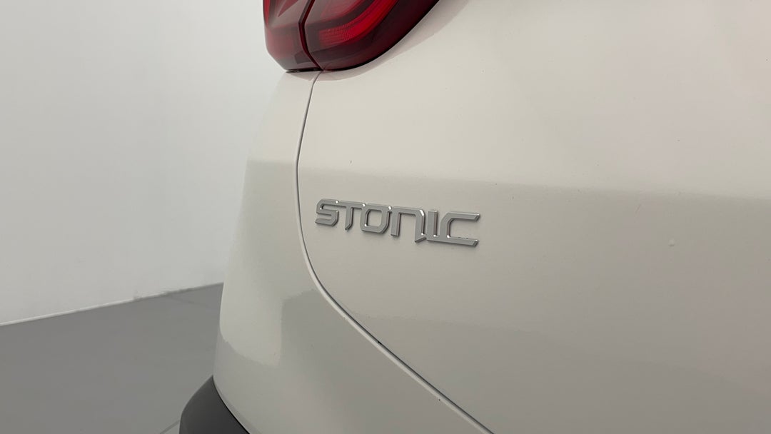 2023 Kia Stonic S, Automatic, 15587 km, Badge (Boot Left Side)