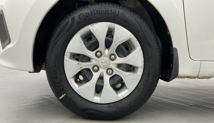 2014 Hyundai Xcent BASE 1.2, Petrol, Manual, 1,03,061 km, Left Front Wheel